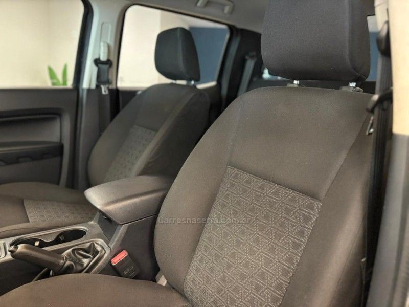 FORD RANGER 2.2 XLS 4X4 CD 16V 2022/2023 LUIGGI AUTOMÓVEIS CARLOS BARBOSA / Carros no Vale