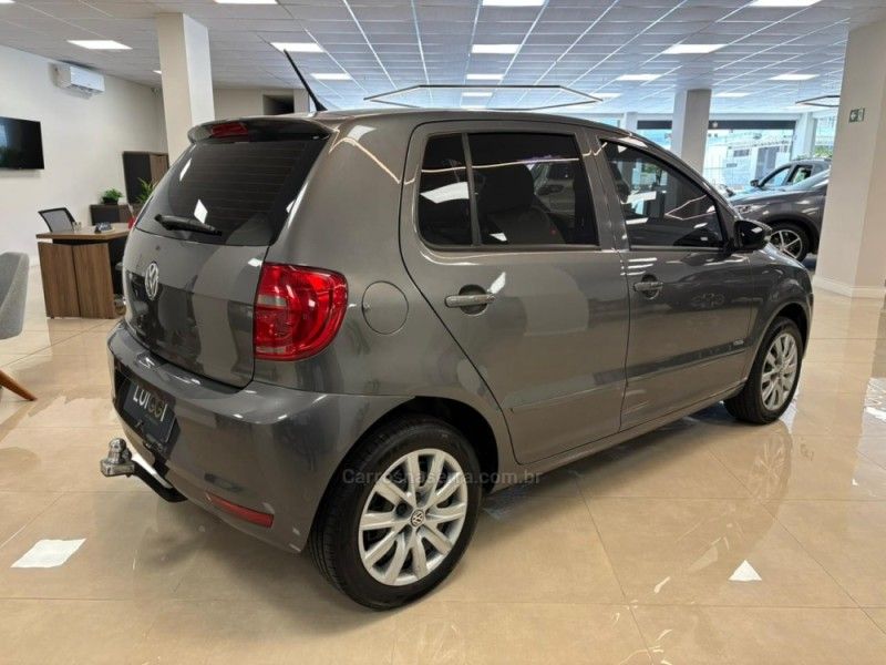 VOLKSWAGEN FOX 1.0 MI 8V 2011/2012 LUIGGI AUTOMÓVEIS CARLOS BARBOSA / Carros no Vale