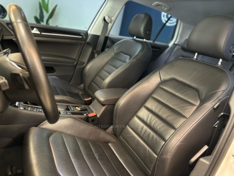 VOLKSWAGEN GOLF 1.4 TSI HIGHLINE 16V 2013/2014 LUIGGI AUTOMÓVEIS CARLOS BARBOSA / Carros no Vale