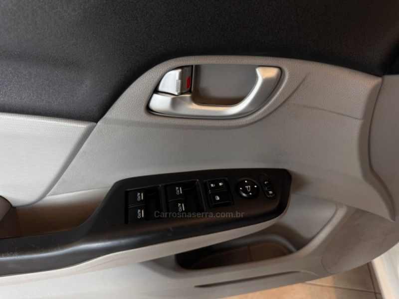 HONDA CIVIC 2.0 LXR 16V 2016/2016 AUTOGRIF MOTORS CAMPO BOM / Carros no Vale