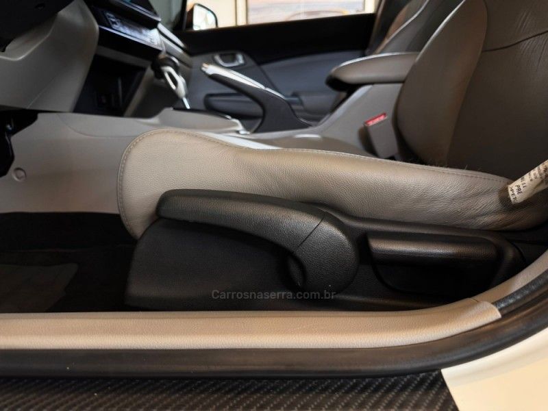 HONDA CIVIC 2.0 LXR 16V 2016/2016 AUTOGRIF MOTORS CAMPO BOM / Carros no Vale