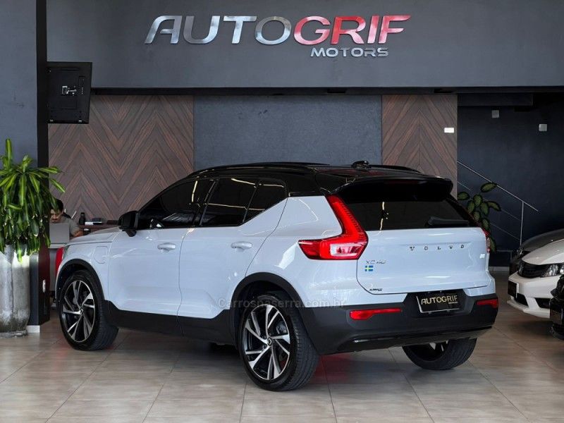 VOLVO XC 40 1.5 T5 HÍBRIDO R-DESIGN FWD 2021/2021 AUTOGRIF MOTORS CAMPO BOM / Carros no Vale VOLVO XC 40 1.5 T5 HÍBRIDO R-DESIGN FWD 2021/2021 AUTOGRIF MOTORS CAMPO BOM / Carros no Vale
