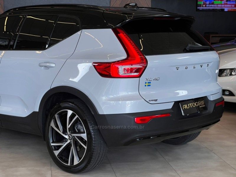 VOLVO XC 40 1.5 T5 HÍBRIDO R-DESIGN FWD 2021/2021 AUTOGRIF MOTORS CAMPO BOM / Carros no Vale VOLVO XC 40 1.5 T5 HÍBRIDO R-DESIGN FWD 2021/2021 AUTOGRIF MOTORS CAMPO BOM / Carros no Vale
