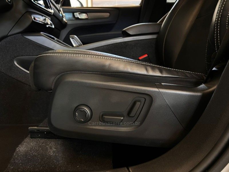 VOLVO XC 40 1.5 T5 HÍBRIDO R-DESIGN FWD 2021/2021 AUTOGRIF MOTORS CAMPO BOM / Carros no Vale VOLVO XC 40 1.5 T5 HÍBRIDO R-DESIGN FWD 2021/2021 AUTOGRIF MOTORS CAMPO BOM / Carros no Vale