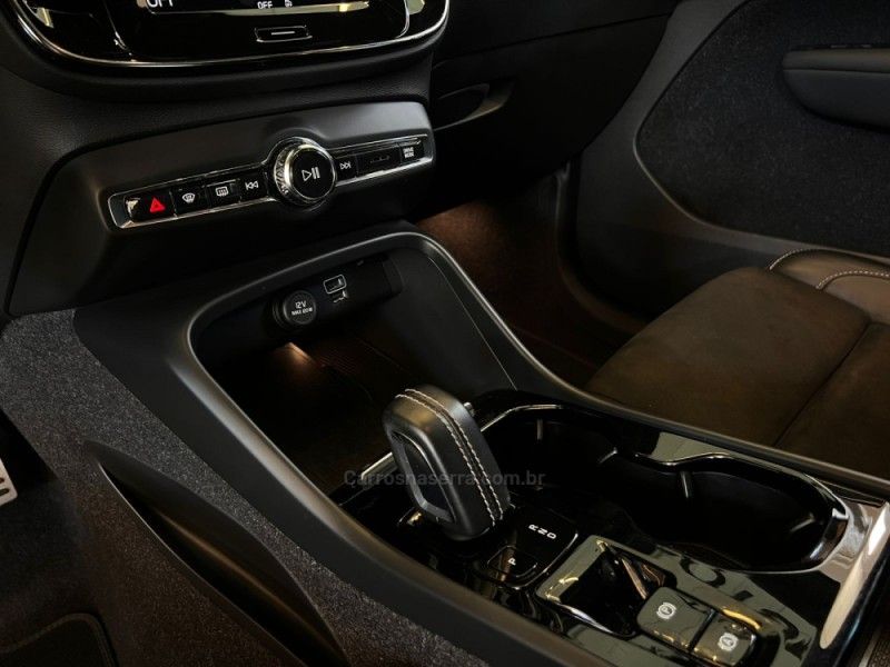 VOLVO XC 40 1.5 T5 HÍBRIDO R-DESIGN FWD 2021/2021 AUTOGRIF MOTORS CAMPO BOM / Carros no Vale VOLVO XC 40 1.5 T5 HÍBRIDO R-DESIGN FWD 2021/2021 AUTOGRIF MOTORS CAMPO BOM / Carros no Vale