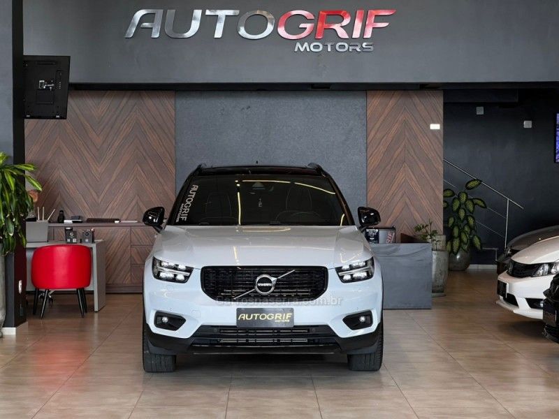 VOLVO XC 40 1.5 T5 HÍBRIDO R-DESIGN FWD 2021/2021 AUTOGRIF MOTORS CAMPO BOM / Carros no Vale VOLVO XC 40 1.5 T5 HÍBRIDO R-DESIGN FWD 2021/2021 AUTOGRIF MOTORS CAMPO BOM / Carros no Vale