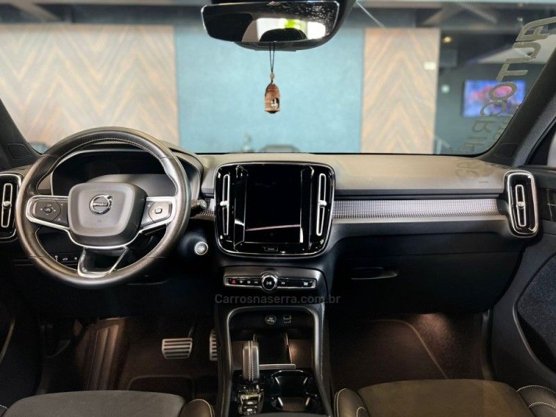 VOLVO XC 40 1.5 T5 HÍBRIDO R-DESIGN FWD 2021/2021 AUTOGRIF MOTORS CAMPO BOM / Carros no Vale VOLVO XC 40 1.5 T5 HÍBRIDO R-DESIGN FWD 2021/2021 AUTOGRIF MOTORS CAMPO BOM / Carros no Vale