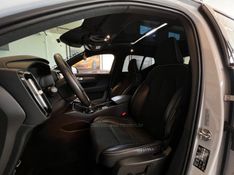 VOLVO XC 40 1.5 T5 HÍBRIDO R-DESIGN FWD 2021/2021 AUTOGRIF MOTORS CAMPO BOM / Carros no Vale