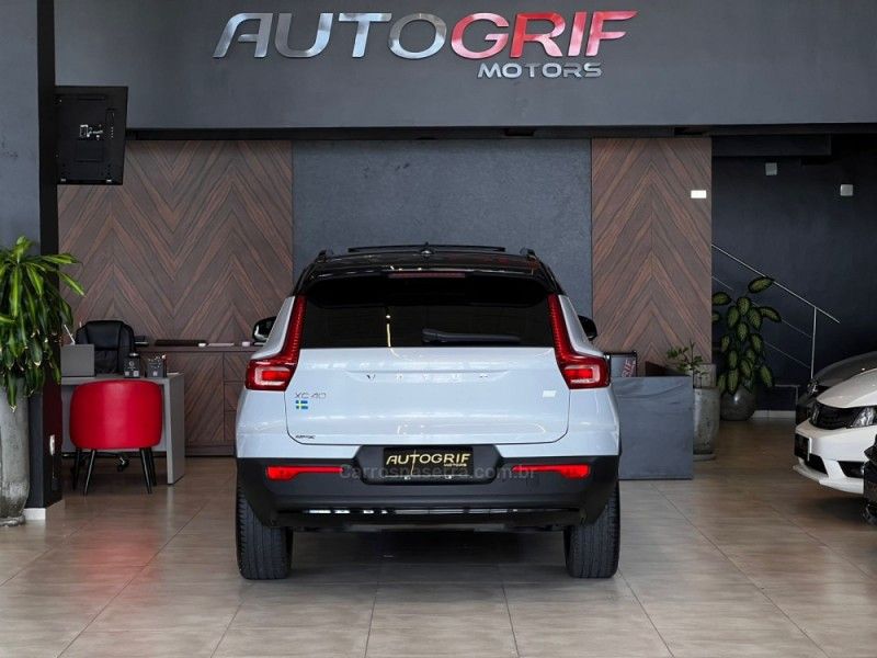 VOLVO XC 40 1.5 T5 HÍBRIDO R-DESIGN FWD 2021/2021 AUTOGRIF MOTORS CAMPO BOM / Carros no Vale VOLVO XC 40 1.5 T5 HÍBRIDO R-DESIGN FWD 2021/2021 AUTOGRIF MOTORS CAMPO BOM / Carros no Vale
