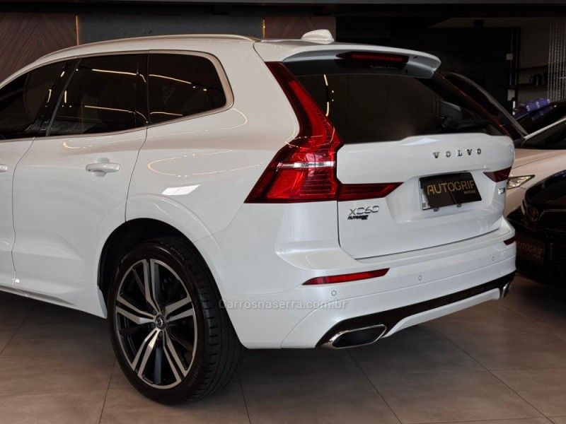 VOLVO XC60 2.0 T5 R DESIGN TURBO 2018/2018 AUTOGRIF MOTORS CAMPO BOM / Carros no Vale