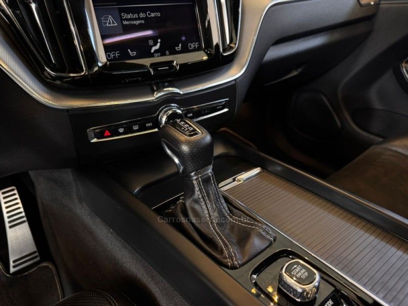 VOLVO XC60 2.0 T5 R DESIGN TURBO 2018/2018 AUTOGRIF MOTORS CAMPO BOM / Carros no Vale