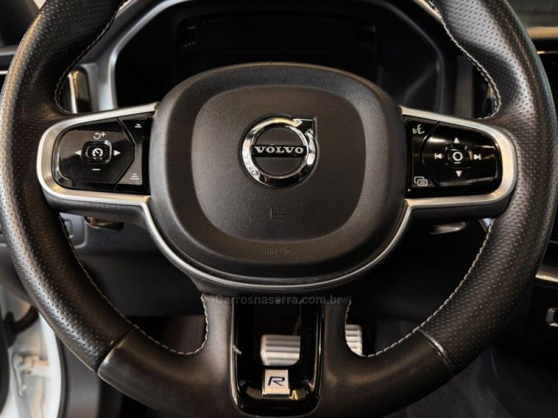 VOLVO XC60 2.0 T5 R DESIGN TURBO 2018/2018 AUTOGRIF MOTORS CAMPO BOM / Carros no Vale