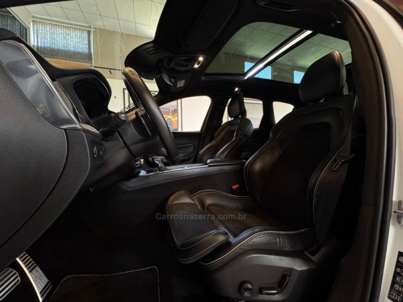 VOLVO XC60 2.0 T5 R DESIGN TURBO 2018/2018 AUTOGRIF MOTORS CAMPO BOM / Carros no Vale