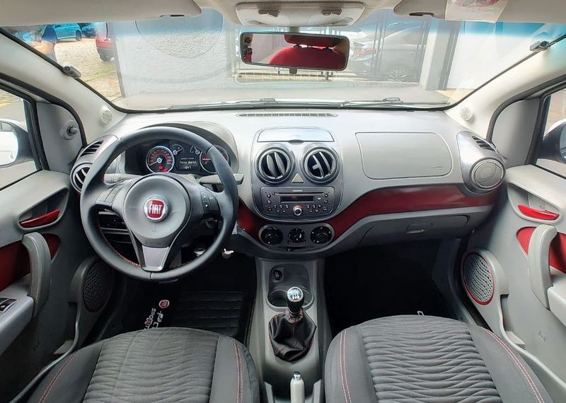 Fiat Palio SPORTING 1.6 16V 2012/2013 RENNER AUTOMÓVEIS LAJEADO / Carros no Vale