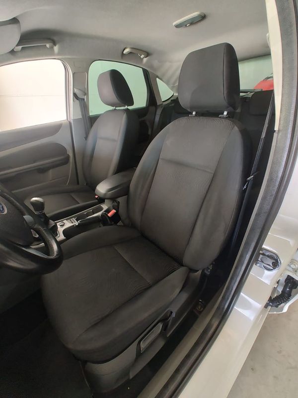 Ford Focus 1.6 S/SE/SE Plus 8V/16V 2012/2013 RENNER AUTOMÓVEIS LAJEADO / Carros no Vale Ford Focus 1.6 S/SE/SE Plus 8V/16V 2012/2013 RENNER AUTOMÓVEIS LAJEADO / Carros no Vale