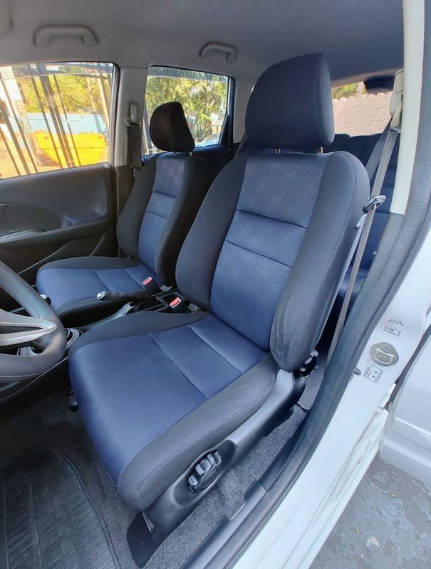 Honda Fit LX 1.4/ 8V/16V Mec. 2012/2013 RENNER AUTOMÓVEIS LAJEADO / Carros no Vale