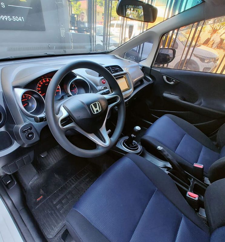 Honda Fit LX 1.4/ 8V/16V Mec. 2012/2013 RENNER AUTOMÓVEIS LAJEADO / Carros no Vale