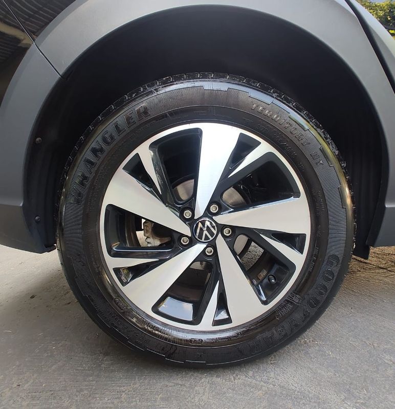 VOLKSWAGEN Nivus Comfortline 1.0 200 TSI 2022/2023 RENNER AUTOMÓVEIS LAJEADO / Carros no Vale