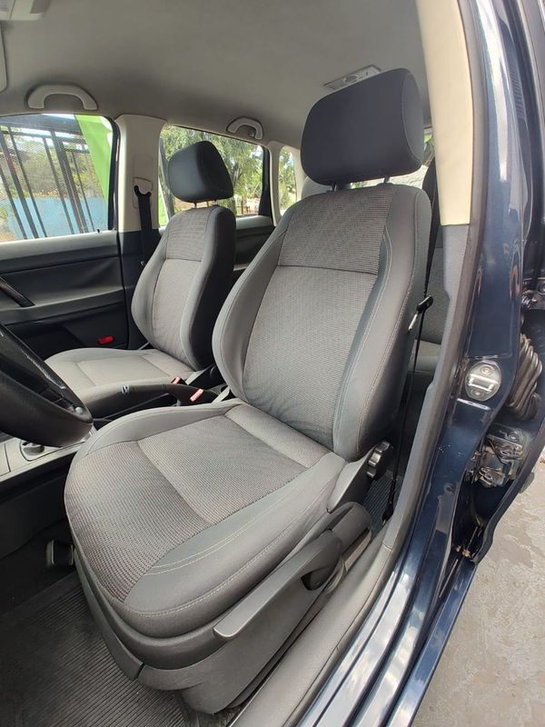 VOLKSWAGEN Polo 1.6 Mi/S.Ouro Mi Tot 8V 2010/2011 RENNER AUTOMÓVEIS LAJEADO / Carros no Vale