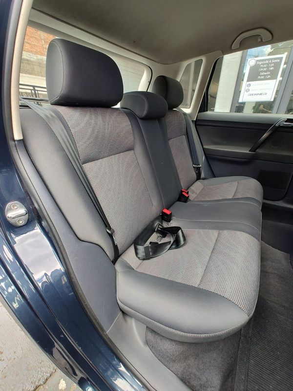 VOLKSWAGEN Polo 1.6 Mi/S.Ouro Mi Tot 8V 2010/2011 RENNER AUTOMÓVEIS LAJEADO / Carros no Vale