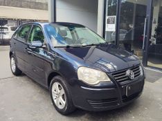 VOLKSWAGEN Polo 1.6 Mi/S.Ouro Mi Tot 8V 2010/2011 RENNER AUTOMÓVEIS LAJEADO / Carros no Vale