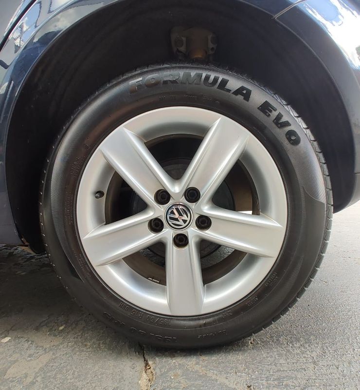 VOLKSWAGEN Polo 1.6 Mi/S.Ouro Mi Tot 8V 2010/2011 RENNER AUTOMÓVEIS LAJEADO / Carros no Vale