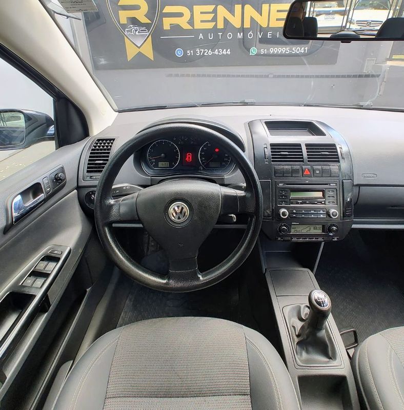 VOLKSWAGEN Polo 1.6 Mi/S.Ouro Mi Tot 8V 2010/2011 RENNER AUTOMÓVEIS LAJEADO / Carros no Vale