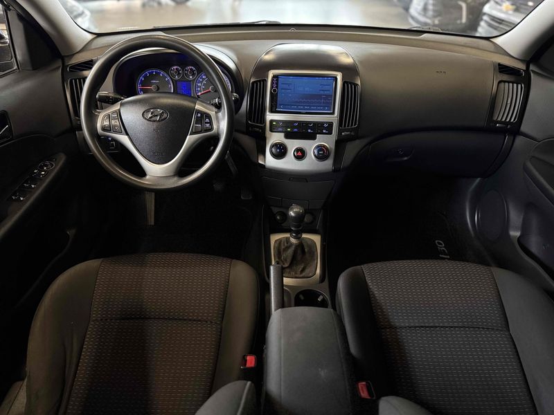 HYUNDAI I30 2.0 MPFI GLS 16V 2010/2011 LEHMEN VEÍCULOS VENÂNCIO AIRES / Carros no Vale