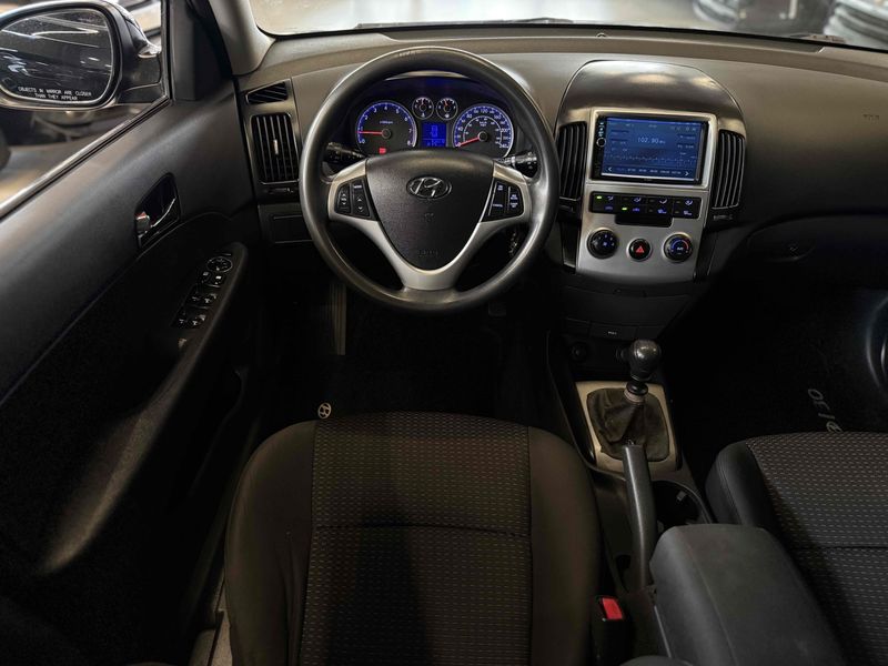 HYUNDAI I30 2.0 MPFI GLS 16V 2010/2011 LEHMEN VEÍCULOS VENÂNCIO AIRES / Carros no Vale