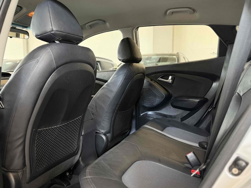 HYUNDAI IX35 2.0 MPFI GLS 4X2 16V 2012/2013 LEHMEN VEÍCULOS VENÂNCIO AIRES / Carros no Vale