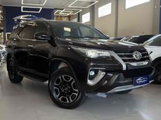 TOYOTA HILUX SW4 2.8 SRX DIAMOND 4X4 7 LUGARES 16V TURBO INTERCOOLER 2018/2019 LEHMEN VEÍCULOS VENÂNCIO AIRES / Carros no Vale