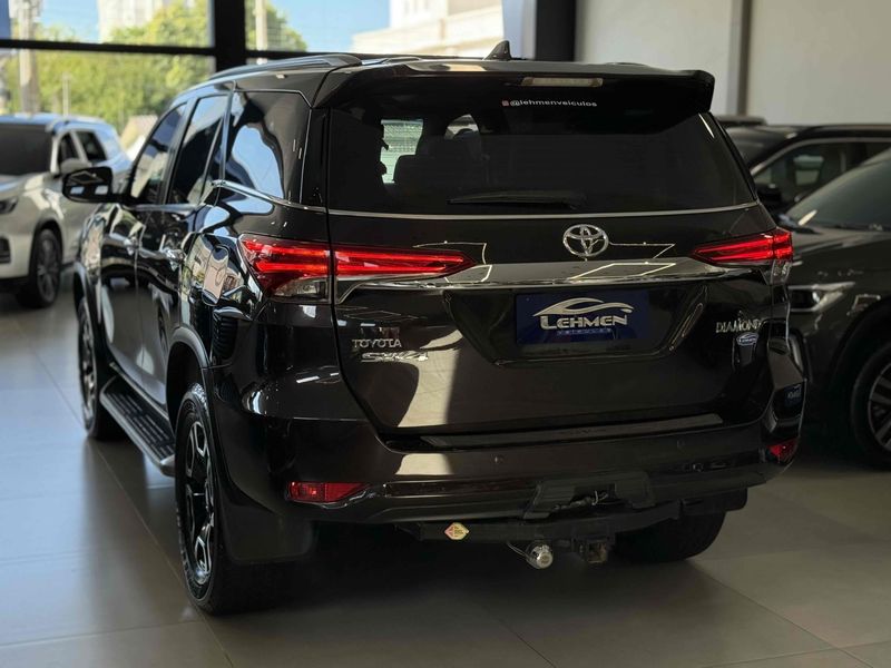 TOYOTA HILUX SW4 2.8 SRX DIAMOND 4X4 7 LUGARES 16V TURBO INTERCOOLER 2018/2019 LEHMEN VEÍCULOS VENÂNCIO AIRES / Carros no Vale