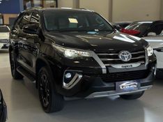 TOYOTA HILUX SW4 2.8 SRX DIAMOND 4X4 7 LUGARES 16V TURBO INTERCOOLER 2018/2019 LEHMEN VEÍCULOS VENÂNCIO AIRES / Carros no Vale