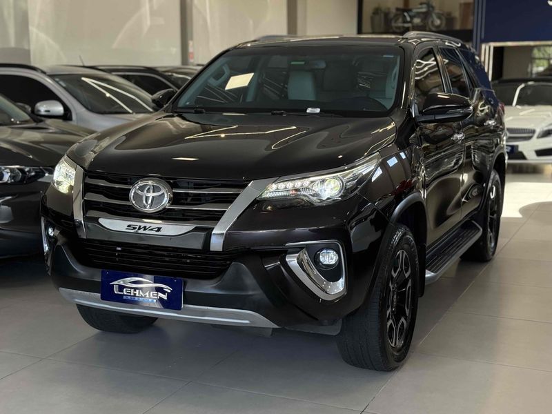 TOYOTA HILUX SW4 2.8 SRX DIAMOND 4X4 7 LUGARES 16V TURBO INTERCOOLER 2018/2019 LEHMEN VEÍCULOS VENÂNCIO AIRES / Carros no Vale