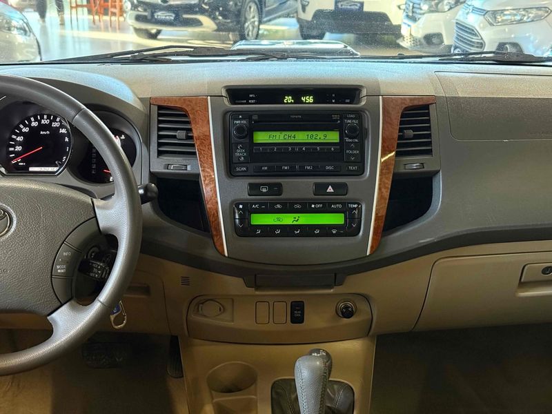 TOYOTA HILUX SW4 3.0 SRV 4X4 7 LUGARES 16V TURBO INTERCOOLER 2010/2010 LEHMEN VEÍCULOS VENÂNCIO AIRES / Carros no Vale