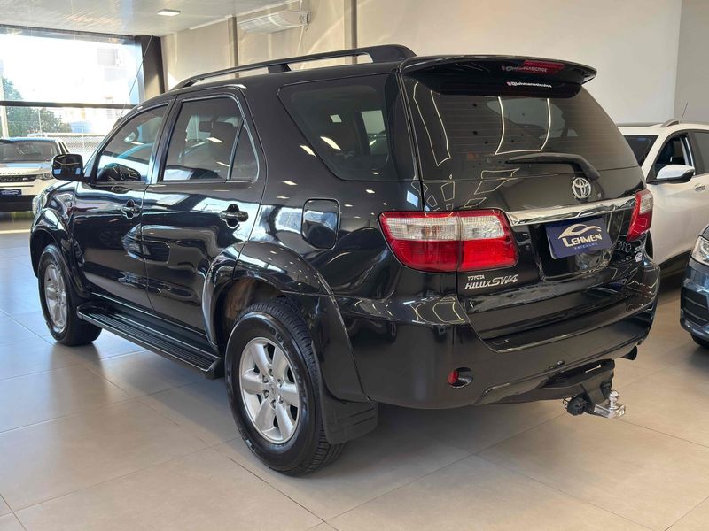 TOYOTA HILUX SW4 3.0 SRV 4X4 7 LUGARES 16V TURBO INTERCOOLER 2010/2010 LEHMEN VEÍCULOS VENÂNCIO AIRES / Carros no Vale