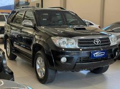 TOYOTA HILUX SW4 3.0 SRV 4X4 7 LUGARES 16V TURBO INTERCOOLER 2010/2010 LEHMEN VEÍCULOS VENÂNCIO AIRES / Carros no Vale