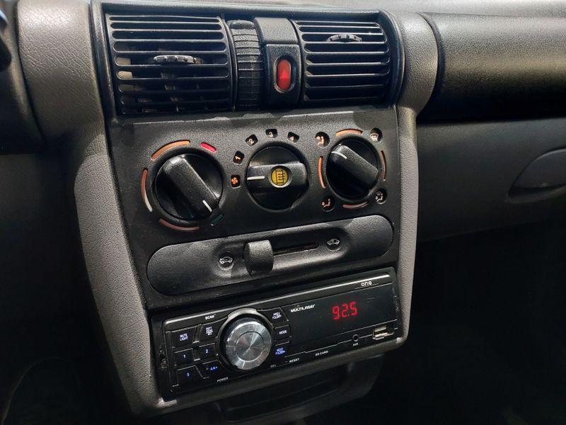 Chevrolet CLASSIC 1.0 MPFI LS 8V FLEX 4P MANUAL 2011/2012 BETIOLO NOVOS E SEMINOVOS LAJEADO / Carros no Vale