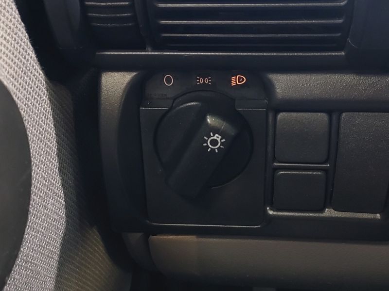 Chevrolet CLASSIC 1.0 MPFI LS 8V FLEX 4P MANUAL 2011/2012 BETIOLO NOVOS E SEMINOVOS LAJEADO / Carros no Vale