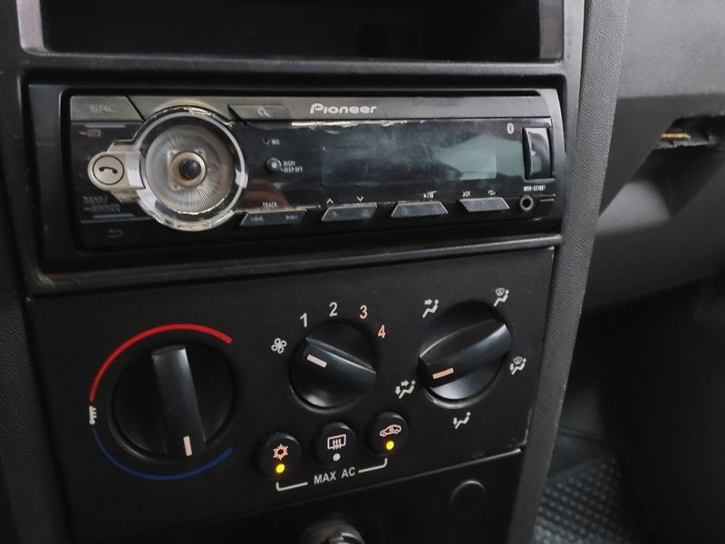 Chevrolet MERIVA 1.8 MPFI JOY 8V FLEX 4P MANUAL 2008/2008 BETIOLO NOVOS E SEMINOVOS LAJEADO / Carros no Vale