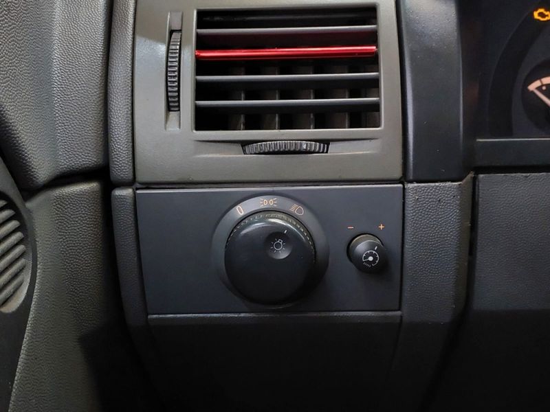 Chevrolet MERIVA 1.8 MPFI JOY 8V FLEX 4P MANUAL 2008/2008 BETIOLO NOVOS E SEMINOVOS LAJEADO / Carros no Vale