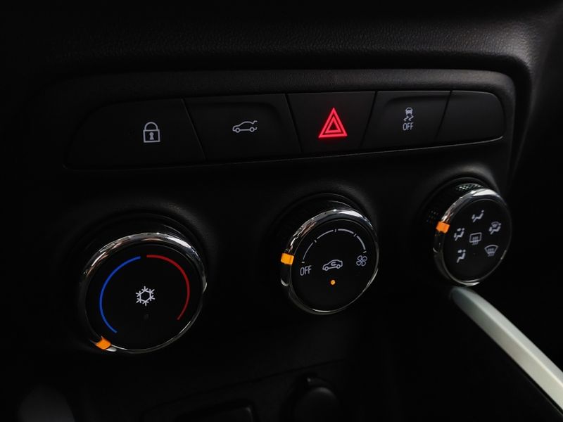 Chevrolet ONIX 1.0 FLEX LT MANUAL 2024/2024 BETIOLO NOVOS E SEMINOVOS LAJEADO / Carros no Vale