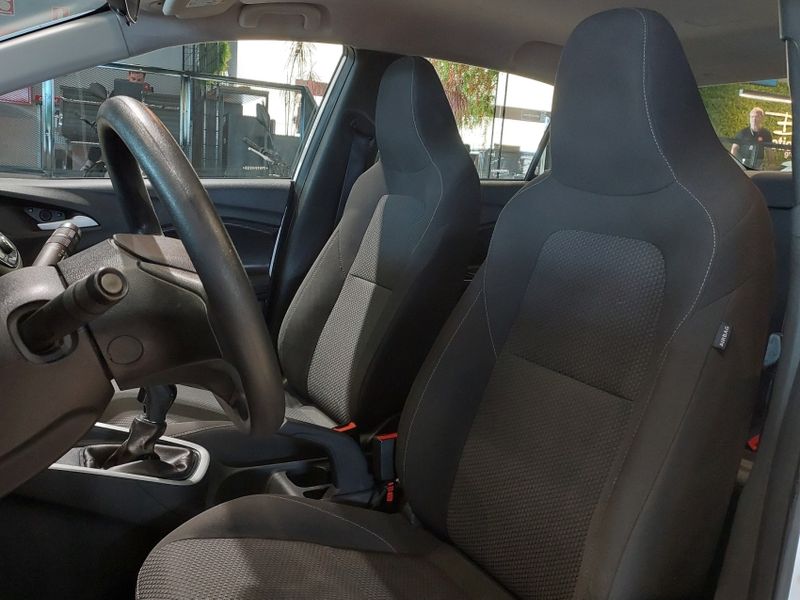 Chevrolet ONIX 1.0 FLEX PLUS LT MANUAL 2022/2023 BETIOLO NOVOS E SEMINOVOS LAJEADO / Carros no Vale