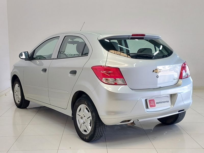 Chevrolet ONIX 1.0 MPFI LS 8V FLEX 4P MANUAL 2014/2015 BETIOLO NOVOS E SEMINOVOS LAJEADO / Carros no Vale