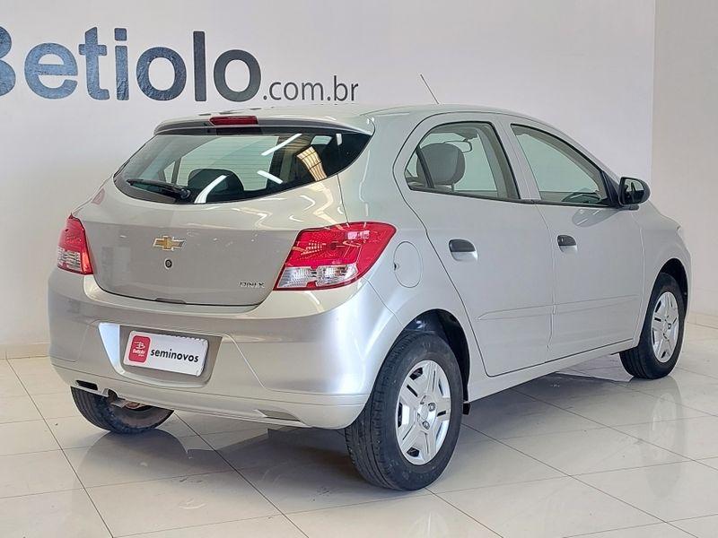 Chevrolet ONIX 1.0 MPFI LS 8V FLEX 4P MANUAL 2014/2015 BETIOLO NOVOS E SEMINOVOS LAJEADO / Carros no Vale