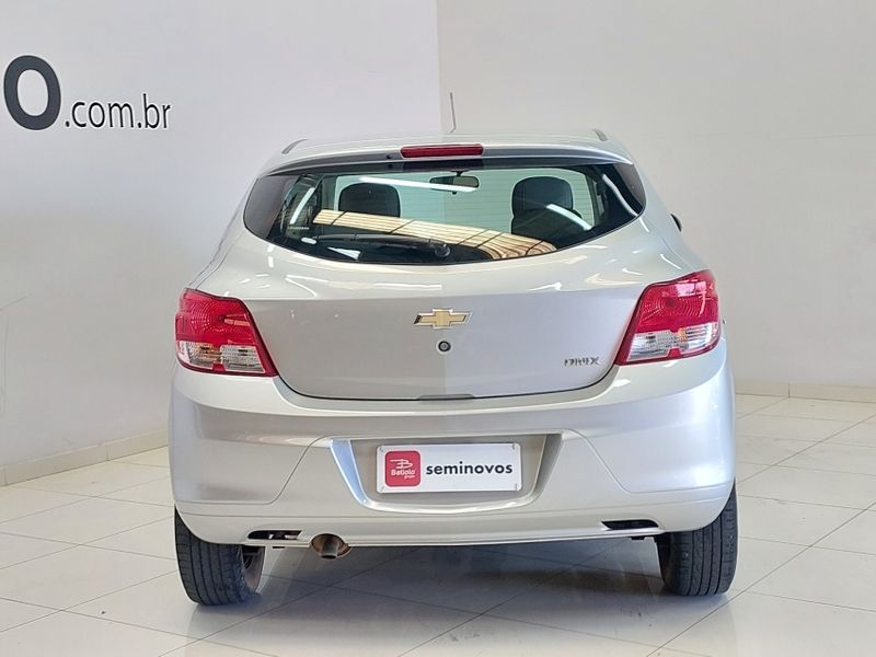 Chevrolet ONIX 1.0 MPFI LS 8V FLEX 4P MANUAL 2014/2015 BETIOLO NOVOS E SEMINOVOS LAJEADO / Carros no Vale