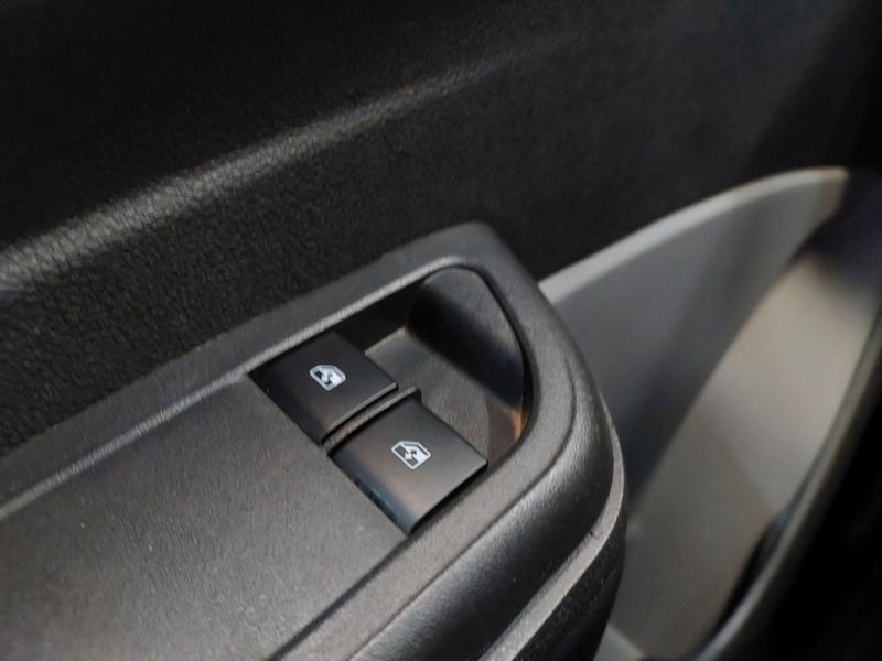 Chevrolet ONIX 1.0 MPFI LT 8V FLEX 4P MANUAL 2016/2016 BETIOLO NOVOS E SEMINOVOS LAJEADO / Carros no Vale