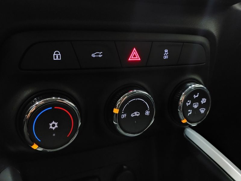 Chevrolet ONIX 1.0 TURBO FLEX LTZ AUTOMÁTICO 2024/2025 BETIOLO NOVOS E SEMINOVOS LAJEADO / Carros no Vale