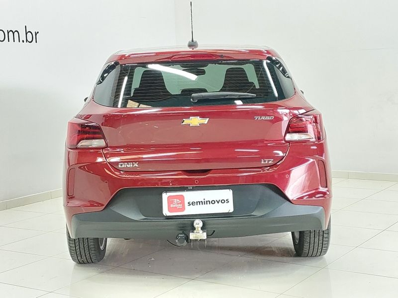 Chevrolet ONIX 1.0 TURBO FLEX LTZ AUTOMÁTICO 2024/2025 BETIOLO NOVOS E SEMINOVOS LAJEADO / Carros no Vale