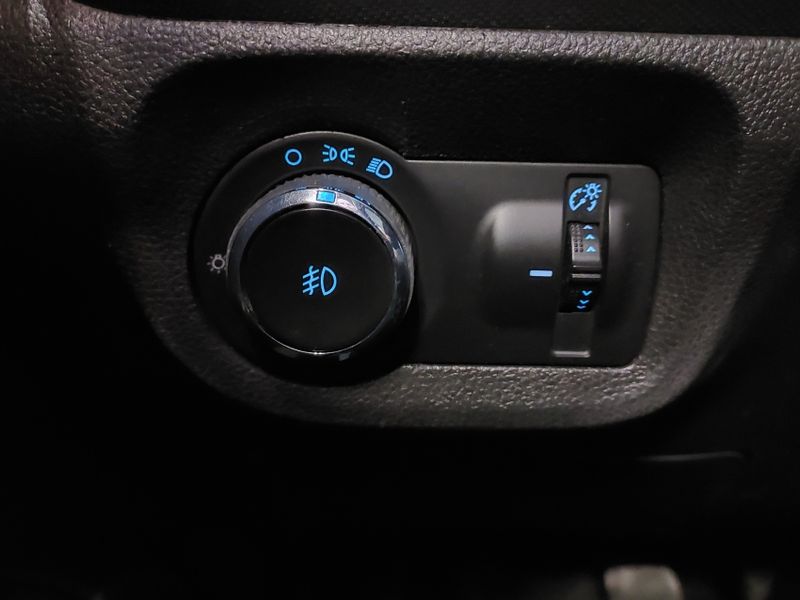 Chevrolet ONIX 1.4 MPFI LTZ 8V FLEX 4P MANUAL 2016/2016 BETIOLO NOVOS E SEMINOVOS LAJEADO / Carros no Vale